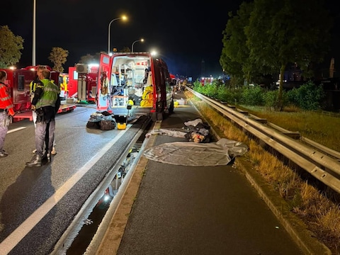 Een vrachtwagen lekte zondagavond zoutzuur in Zelzate.