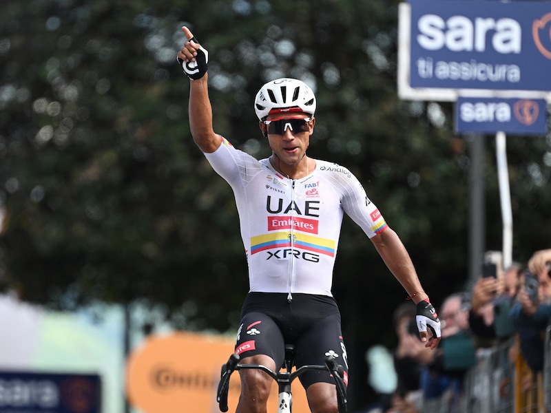 Jhonatan Narváez wint zijn tweede etappe na ‘muurtjesrit’, geen spektakel bij de klassementsmannen