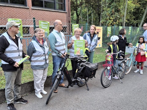 Tijdens de voorstelling van de actie, aan basisschool De Geluksvogel in Marke.