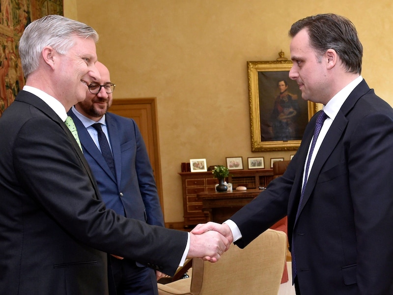 Philippe De Backer (Open Vld) legt de eed af bij koning Filip.