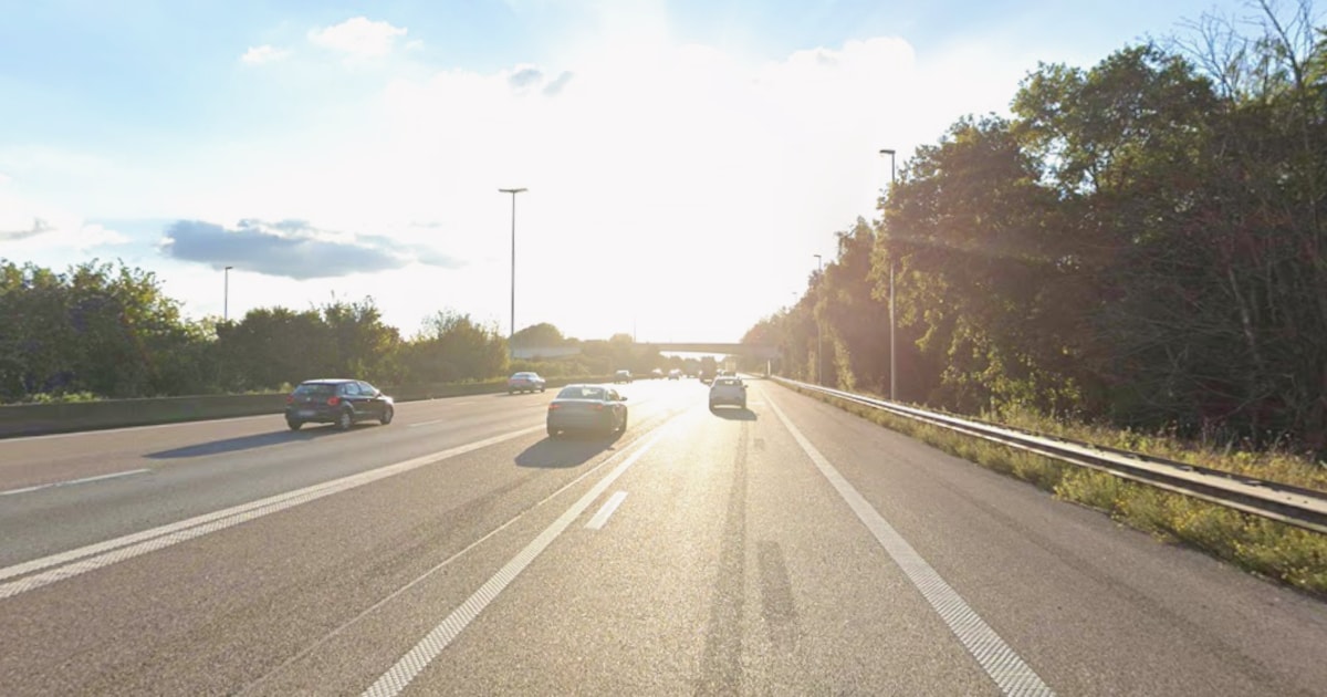 Auto belandt op dak langs E17 in Heusden