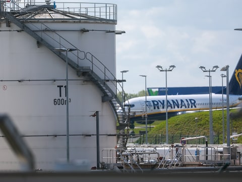 Een opslagtank voor kerosine op de luchthaven van Charleroi, ter illustratie.