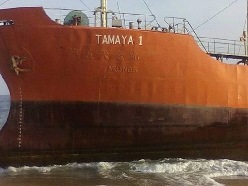 Bemanning spoorloos, reddingsboten verdwenen: wat is er gebeurd met de gestrande olietanker Tamaya 1?