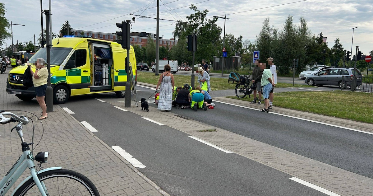 Fietster (86) komt ten val op Ruggeveldlaan in Deurne: hulpdiensten ter plaatse