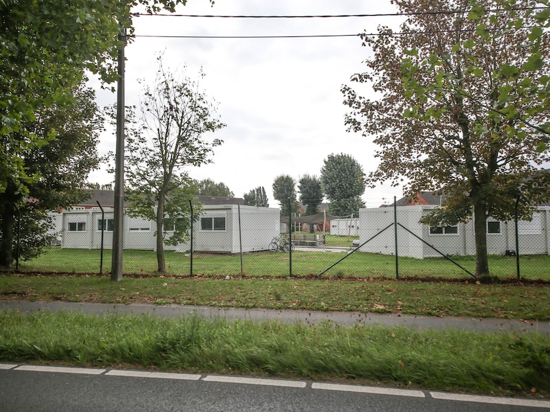 Eerste containers van asielcentrum worden verwijderd: sleuteloverdracht Defensie gepland eind dit jaar