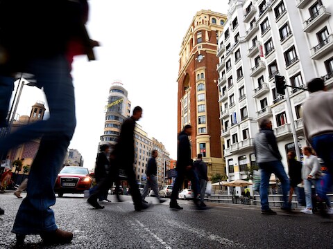 Archieffoto. De bekende Gran Via in het centrum van Madrid.