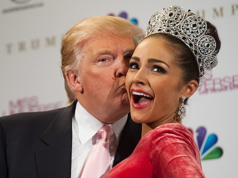 Trump kust winnares Olivia Culpo na haar kroning tot Miss Universe in 2013.
