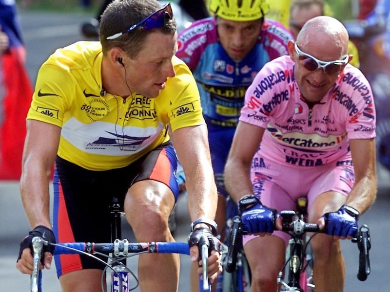 Lance Armstrong (L) en Marco Pantani.