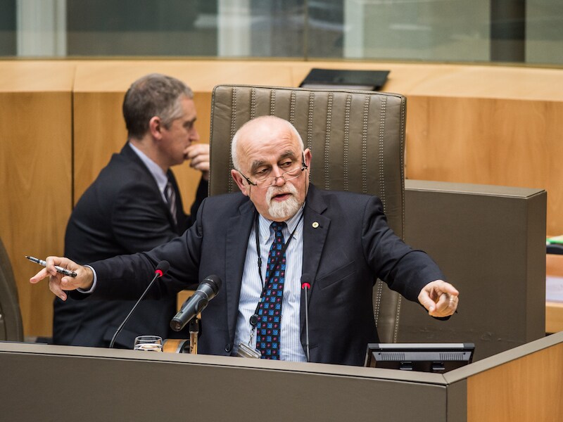 Jan Peumans is streng voor zijn voorzitter De Wever en staatssecretaris Francken.