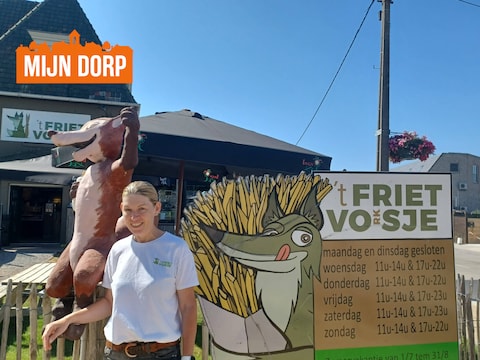 Vicky Demuydt voor haar frituur 't Frietvosje in de Vosseslag.