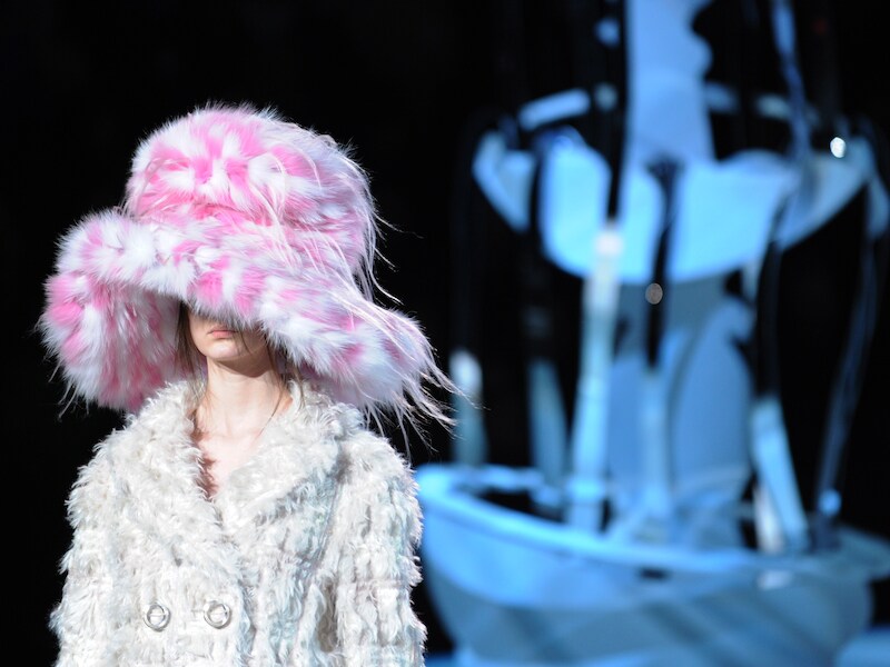De 17-jarige Hailey Hasbrook op de catwalk van 'Marc Jacobs' in New York