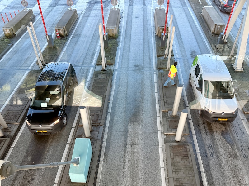 Het tolplein van de Westerscheldetunnel. Tijdens de reparatie van de Oostbuis kun je alleen met een ontheffing door de tunnel rijden.