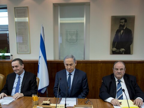Israel Katz -hier links op de foto- neemt geen blad voor de mond.