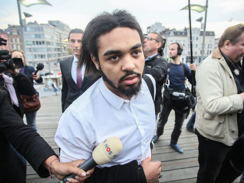 Jejoen Bontinck arriveert bij de rechtbank van Antwerpen voor het terrorismeproces tegen leden van de radicaal islamitische organisatie Sharia4Belgium.