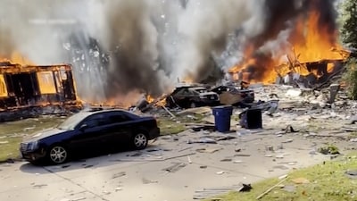 KIJK. Deurbelcamera filmt gigantische explosie in Amerikaanse woonwijk: meerdere huizen volledig weggeblazen