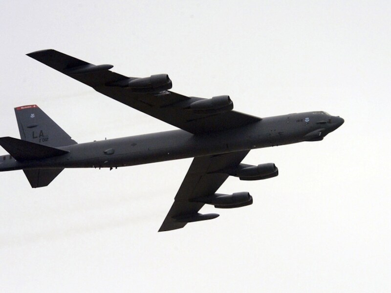 Een B-52 bommenwerper tijdens een oefening van de VS bij het Koreaanse schiereiland.