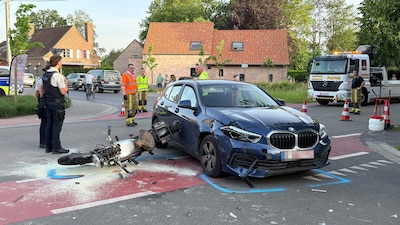 Motorrijder en personenwagen botsen: één persoon met de MUG-helikopter afgevoerd