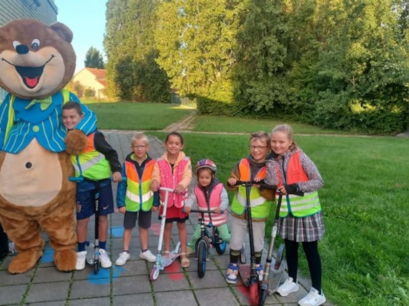 De kindjes van GO! basisschool Veurne, afdeling Nieuwstad op de 20ste Strapdag.