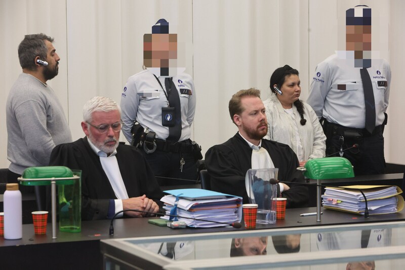 Maria en Nicusor bij het aanhoren van hun straf. 