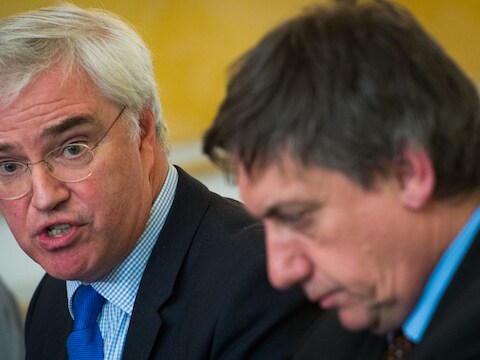 Gouverneur Carl Decaluwé en minister van Binnenlandse Zaken Jan Jambon (N-VA).