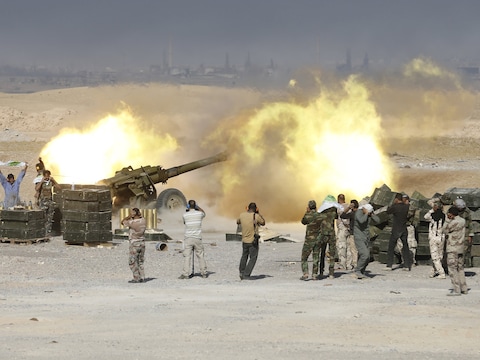 Archiefbeeld van sjiitische strijders in gevecht met IS in Irak.