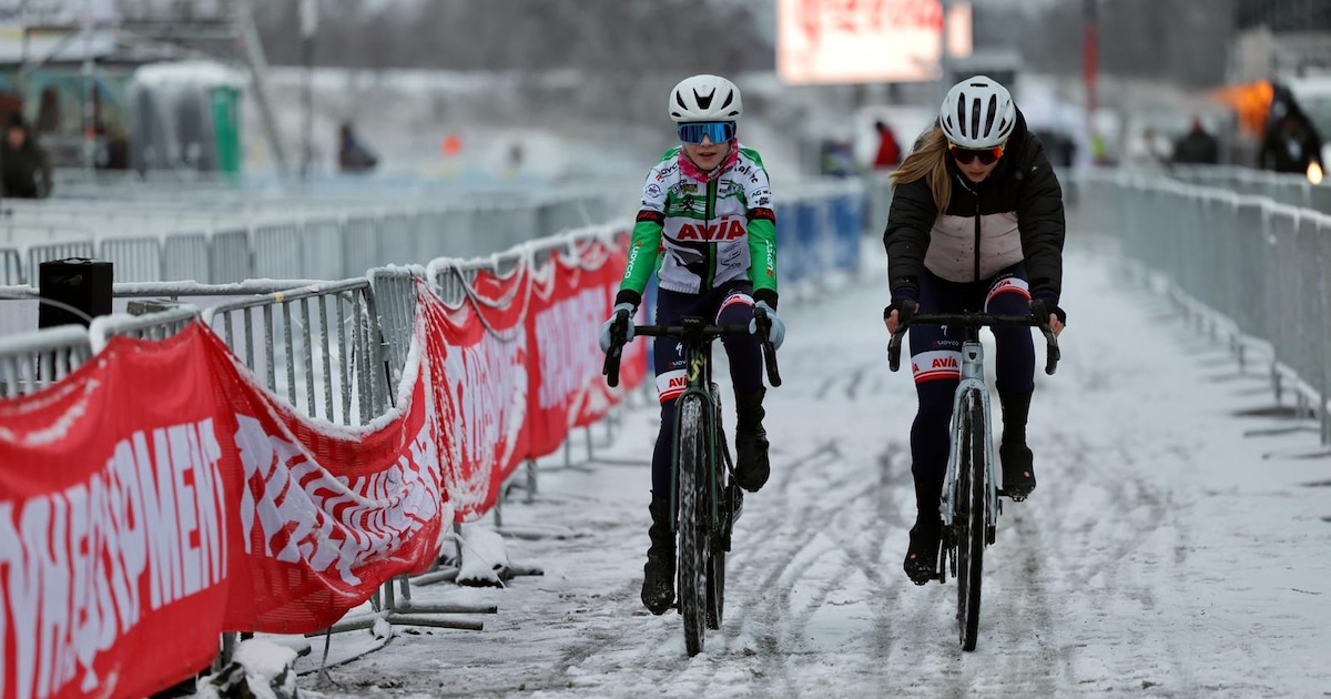 Gisteren ploeteren in plassen, vandaag knisperende sneeuw: BK veldrijden in Beringen verandert in wi