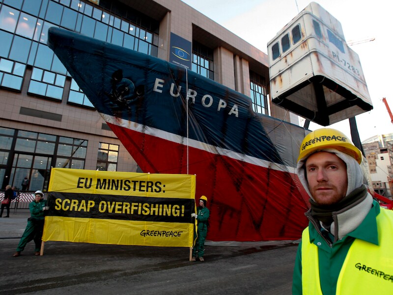 Onder meer Greenpeace protesteerde al vaak tegen de Europese overbevissing.