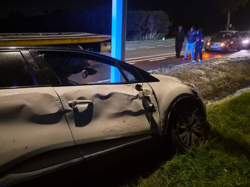 Een 19-jarige man uit Gent reed de gracht in langs de Grote Baan in Lievegem.