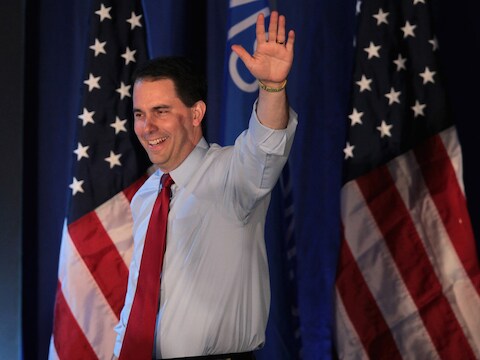 Republikein Scott Walker mag aanblijven als gouverneur.