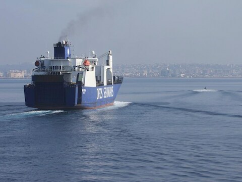 Het Deense cargoschip Ark Futura vertrok op 7 januari met de eerste lading chemische wapens vanuit de Syrische haven van Latakia.