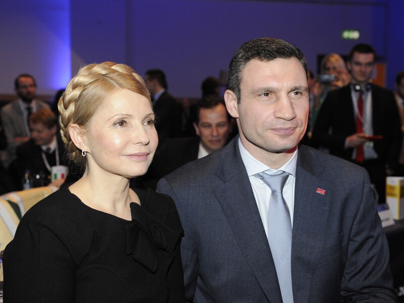 Julia Timoshenko onlangs samen met Vitali Klitsjko op het congres van de Europese Volkspartij EVP.