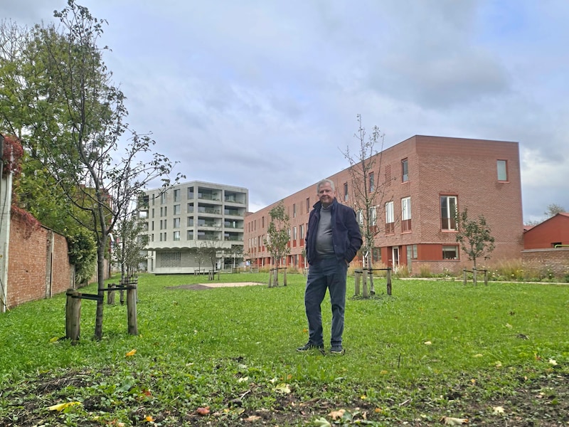 Schepen Yves Coquilhat op de Minervesite.