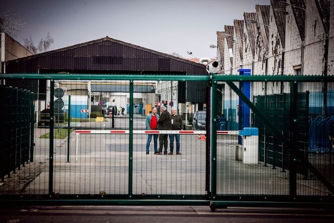 Directie en vakbonden bij Bekaert bereiken voorakkoord: 125 naakte ...
