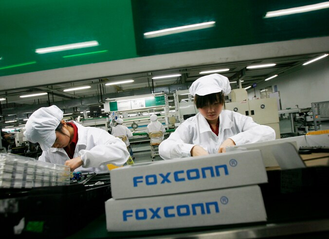 Het grootscheepse onderzoek komt er nadat 150 Foxconn-werknemers met zelfmoord dreigden.
