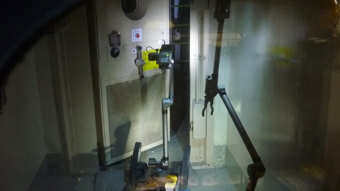 Robots onderzoeken de reactorgebouwen.