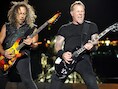 Metallica's Kirk Hammett en James Hetfield op het The Big 4 Festival in Ohio.