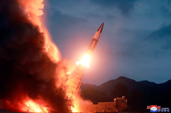 De lancering van een Noord-Koreaanse raket op 10 augustus. Volgens Pyongyang gaat het om een korteafstandsraket. 