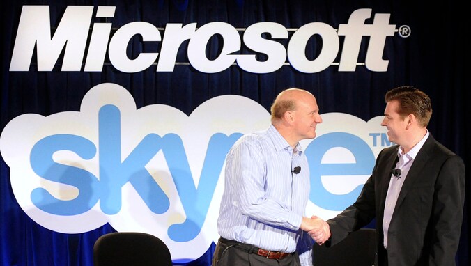 Microsoft-baas Steve Ballmer en Skype-CEO Tony Bates in 2011.