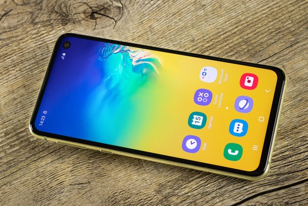 De Samsung Galaxy S10e.