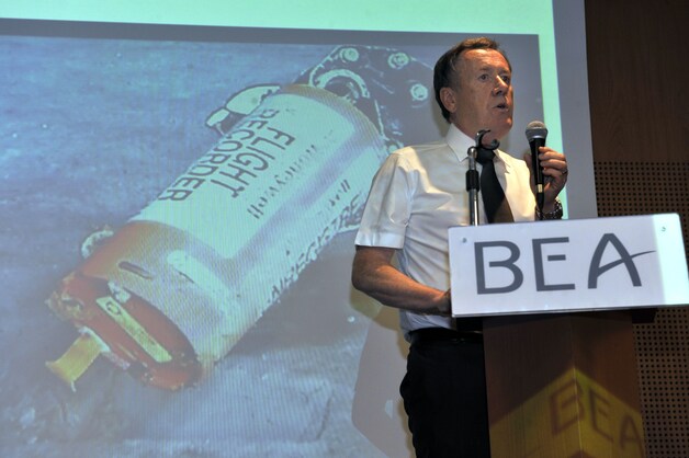 Persconferentie na de vondst van de zwarte door van Air France-vlucht AF447 in 2011.