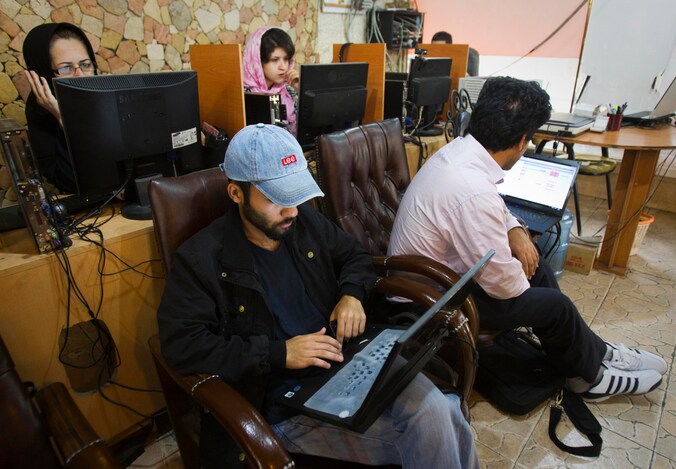 Veel Iraniërs hebben geen vertrouwen in de internetdiensten van hun land.