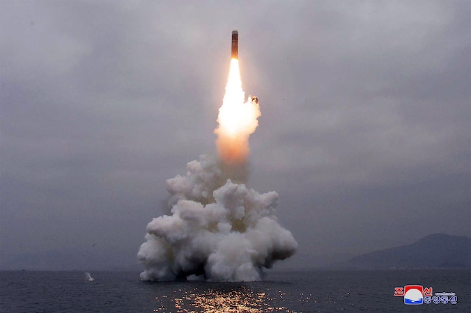 Noord-Korea testte op 2 oktober 2019 succesvol een nieuw type ballistische raket vanuit een onderzeeër, wat een belangrijk onderdeel kan zijn van hun nucleaire programma