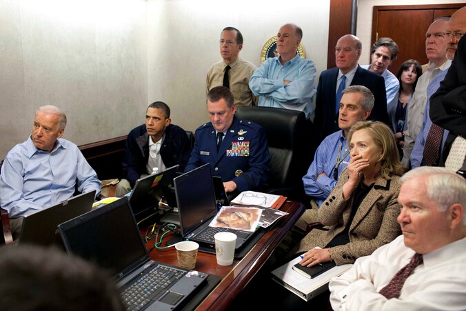 1-2 mei 2011:  toenmalig president Barack Obama en vicepresident Joe Biden volgen in de commandokamer in het Witte Huis de liquidatie-operatie op Osama bin Laden.  Ook Hillary Clinton (toenmalig buitenlandminster) was erbij.