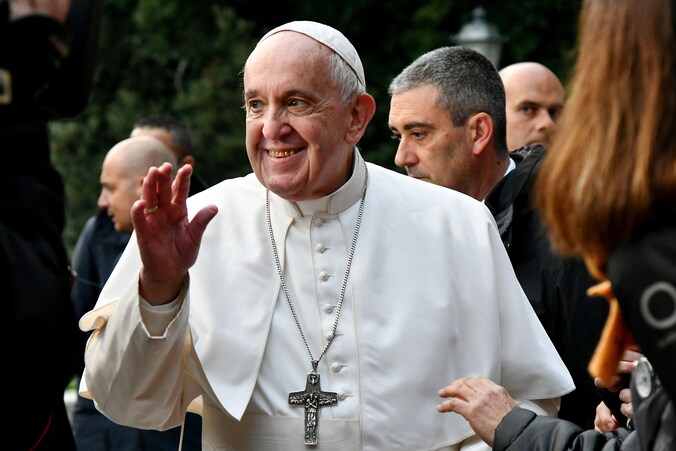 Paus Franciscus waarschuwt in aanloop naar de feestdagen voor de ‘consumptiedrang’ die deze maand overal op de loer ligt.