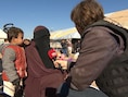 VTM NIEUWS-journalist bij Belgische IS-vrouwen in grootste gevangeniskamp van Syrië
