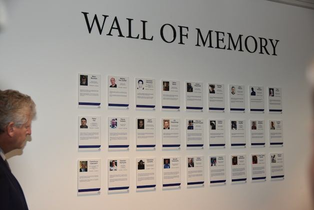 Tijdens de ceremonie werd de nieuwe 'Wall Of Memory' onthuld. "Op deze manier krijgen de slachtoffers daadwerkelijk een gezicht."