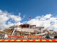 Het Potala paleis in Lhasa, de hoofdstad van Tibet. De huidige dalai lama leefde er tot de Opstand in Tibet van 1959, negen jaar na de Chinese invasie.