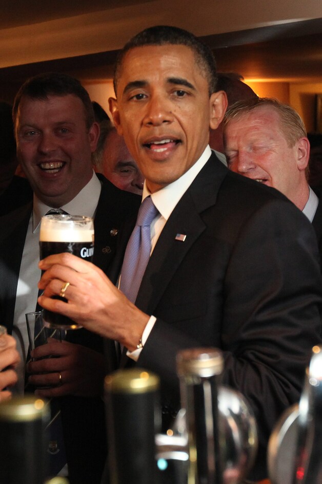 In Ierland genoot Obama van een -naar verluidt uit de VS overgevlogen - Guinness.