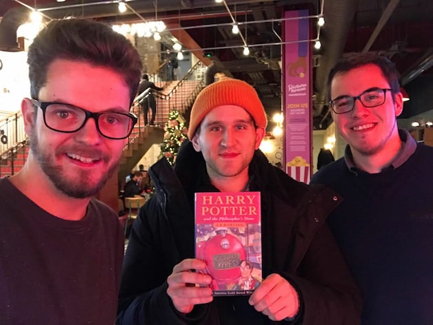 Dieter (26) en Bart (30) verzamelen handtekeningen van Harry Potter ...