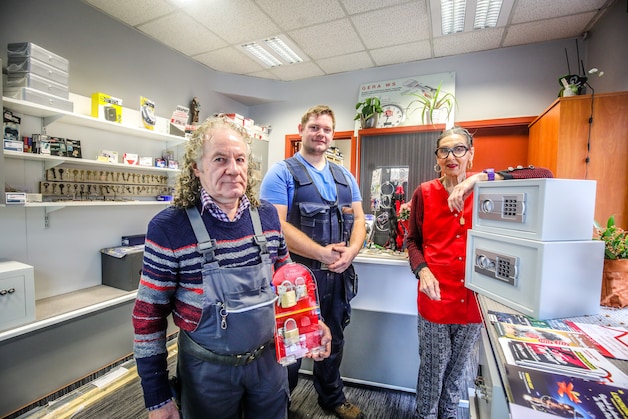 Slotenmaker van Pieter Van In geeft zijn loper door | De Krant | HLN.be